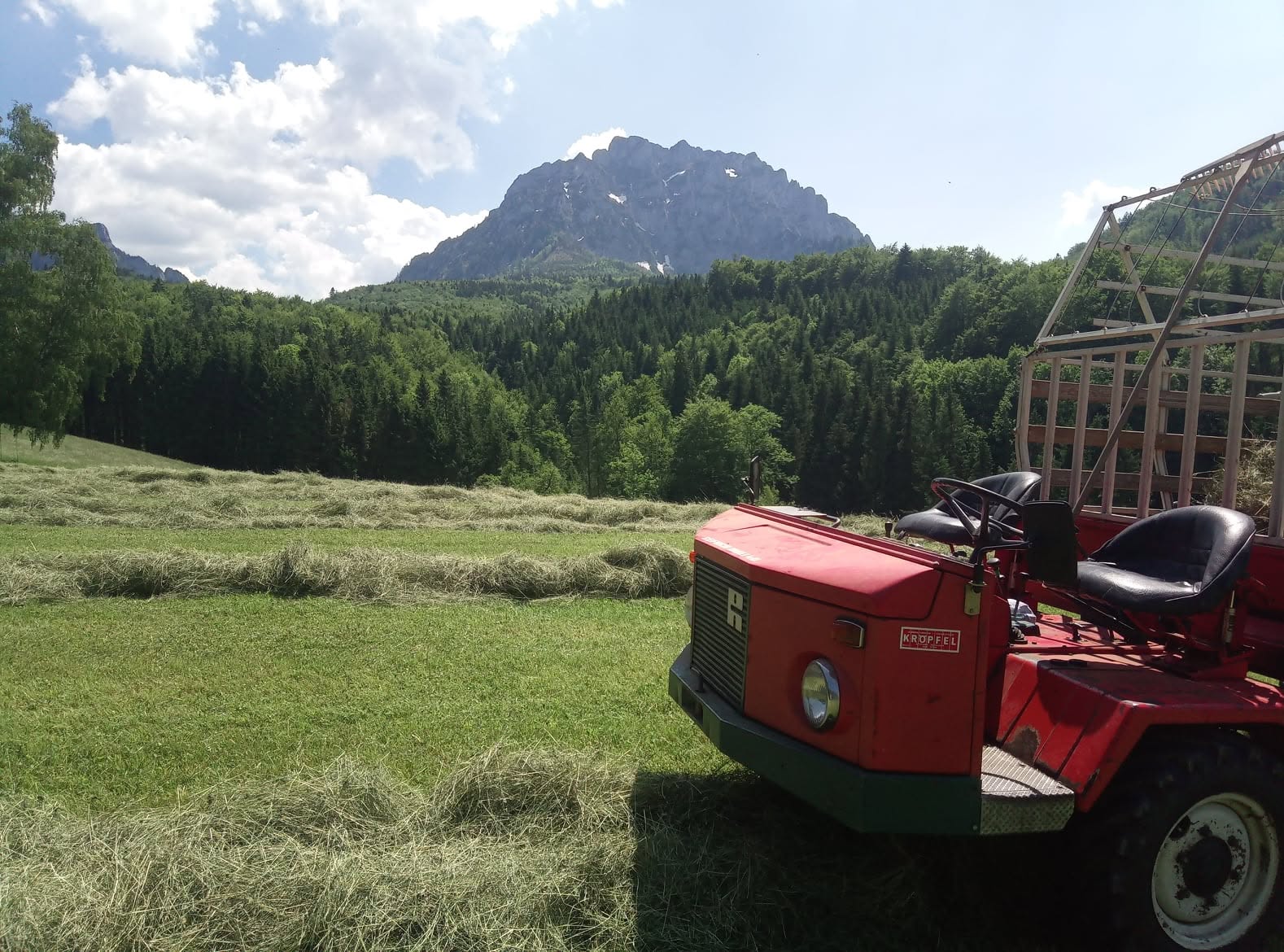 Panorama Hof Gillesberger am Fuße des Traunsteins
