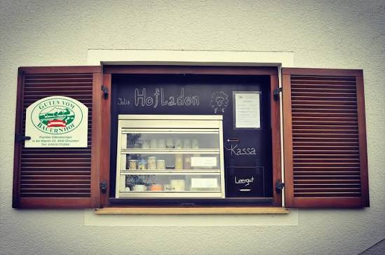 Hofladenfenster zur Selbstbedienung In der Klamm 23