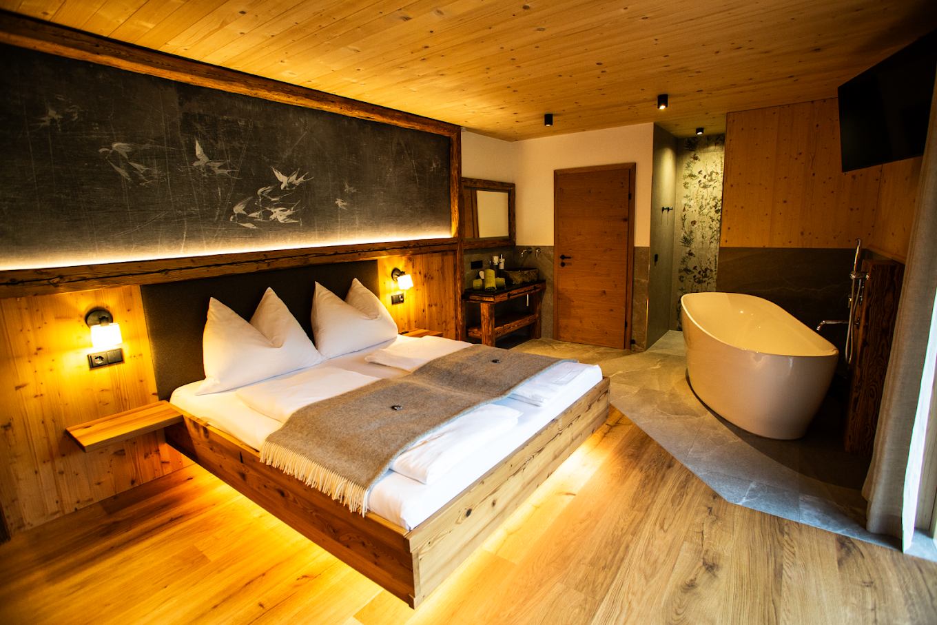 Chalet Suite mit freistehender Badewanne